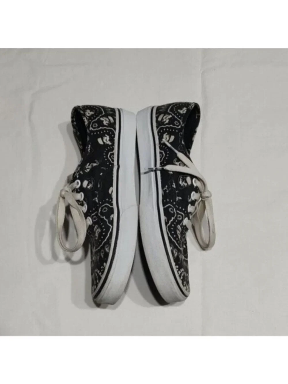 Vans x Star Wars Stormtrooper Bandana Print Low Top Sneakers M 6, W 7.5